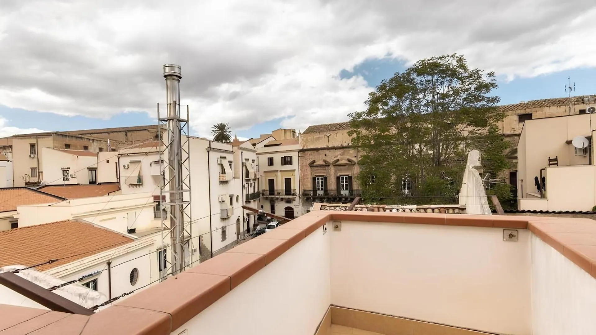 Historical Penthause Ballaro With View Palermo Daire